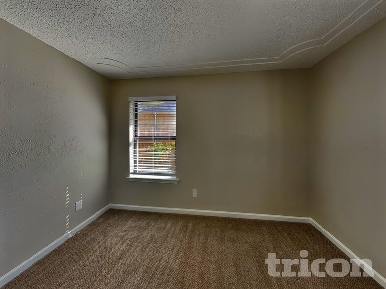 Building Photo - 3513 Meadowlark Ln