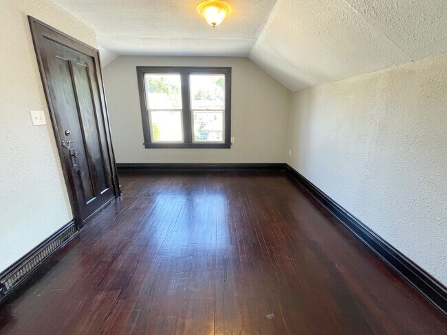 Building Photo - 603 Mill St