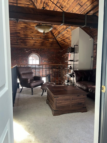 Building Photo - 51 W Blenkner St