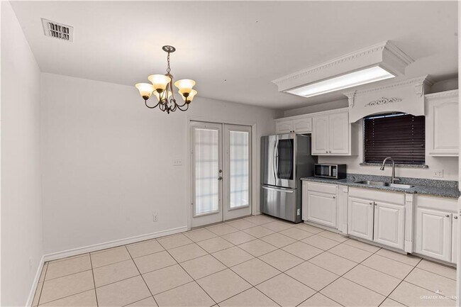Building Photo - 4409 Robin Ave