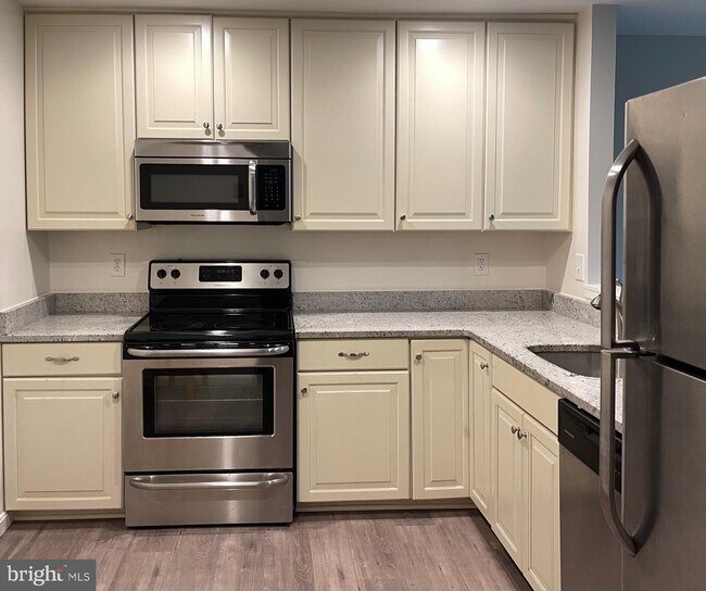 Building Photo - 10824 Whiterim Dr