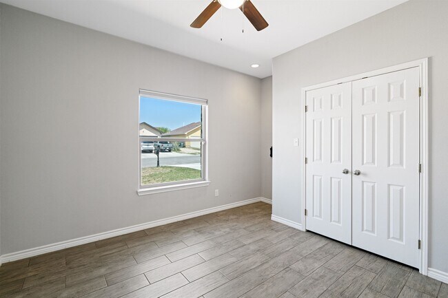 Building Photo - 306 Javier Dr