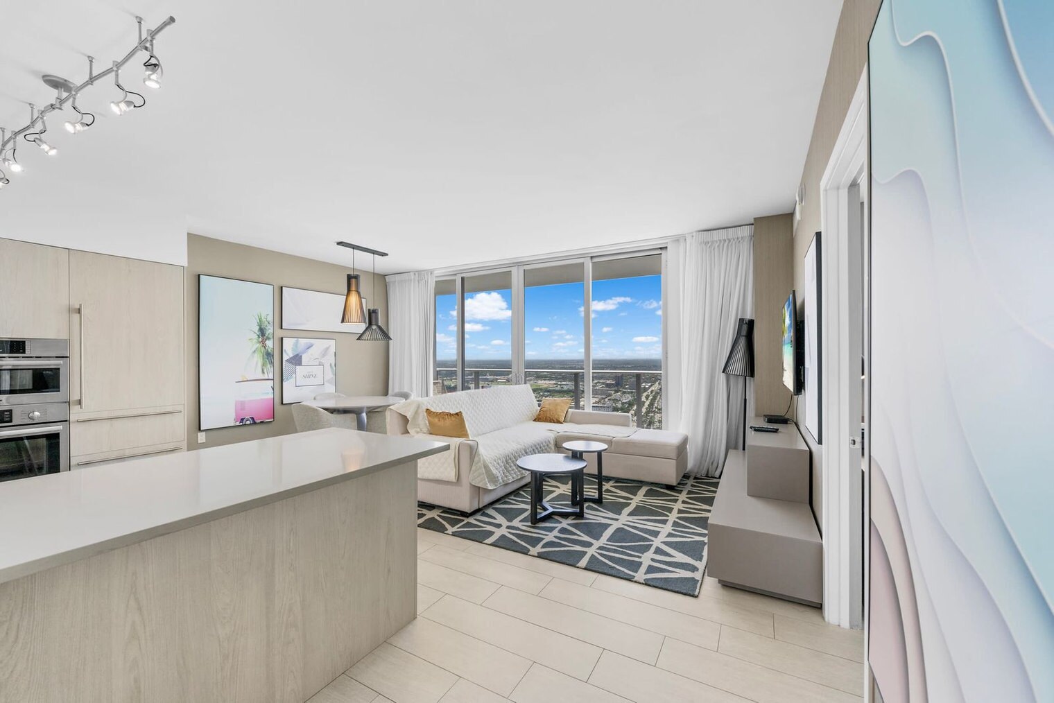 Building Photo - 4010 S Ocean Dr