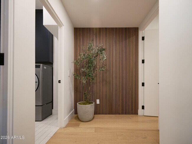 Building Photo - 2024 E Granite View Dr