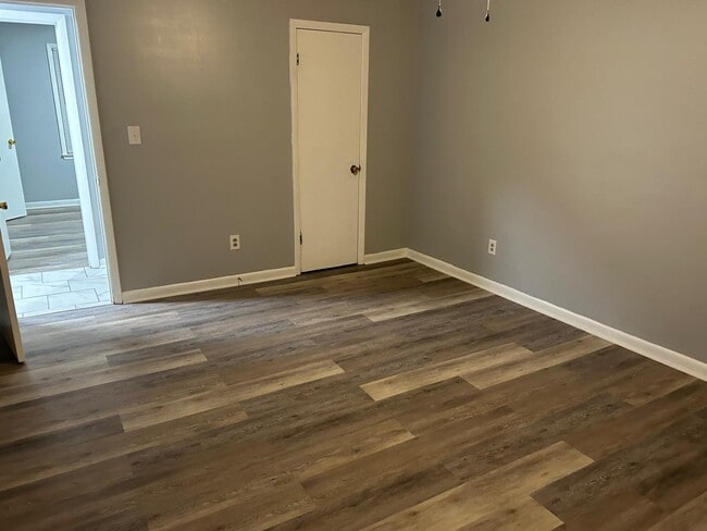 Building Photo - 614 Miller Ave