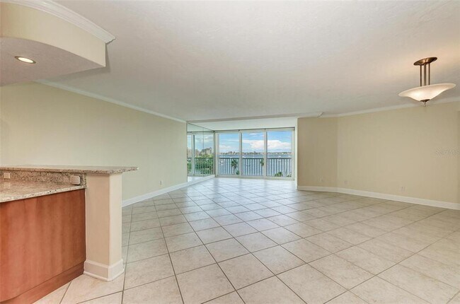 Building Photo - 435 S Gulfstream Ave