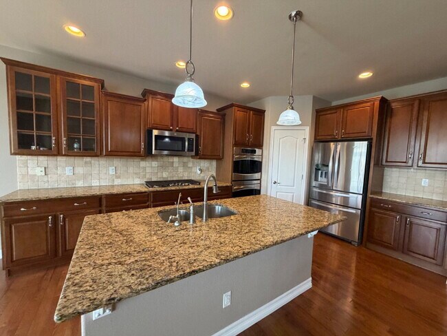 Building Photo - Luxurious 5-Bed Oasis with Scenic Views and Elegant Finishes in Blackstone Country Club, Includes...