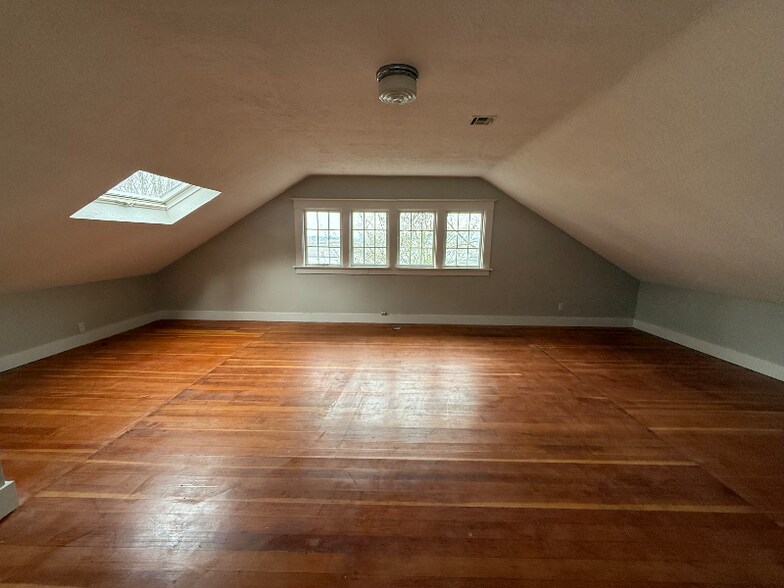 Building Photo - 9633 NW St Helens Rd