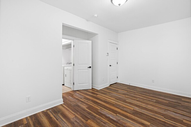 Building Photo - 815 E Davie St