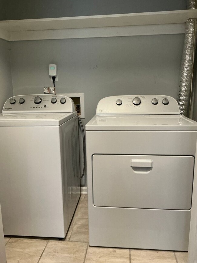 Building Photo - Available Now! 3 Bedroom/2 Bathroom with 1-Car Attached Garage!