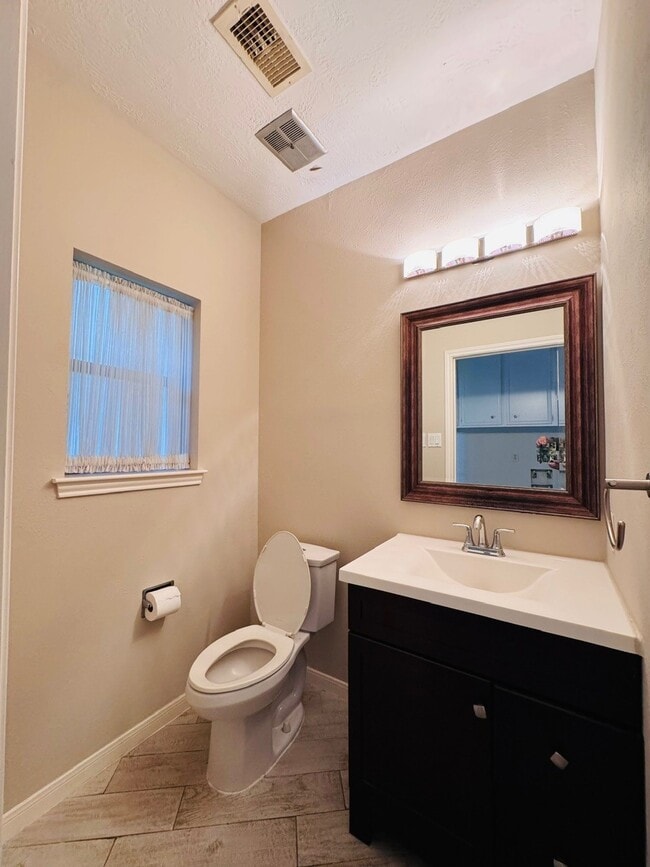 Building Photo - 2434 Hodges Bend Cir