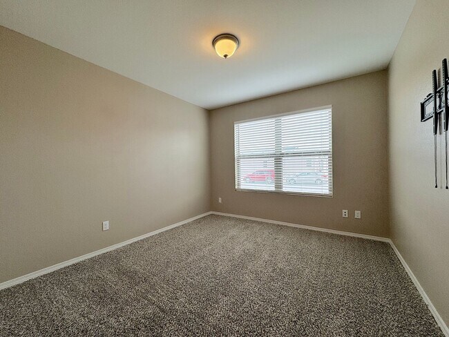Building Photo - East El Paso 3 bed Refrig A/C