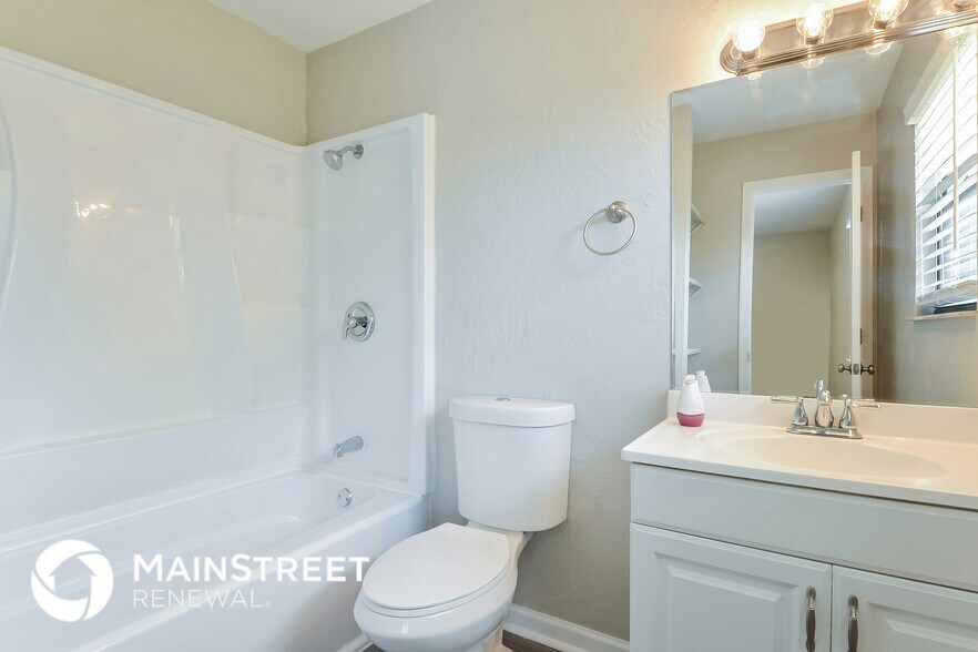 Building Photo - 1153 S Hartsdale St