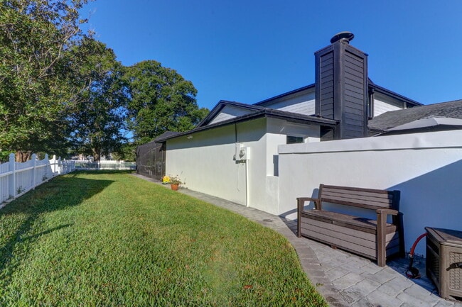 Building Photo - Fully Furnished 4-Bedroom Pool Home with Golf Course Views in Northdale