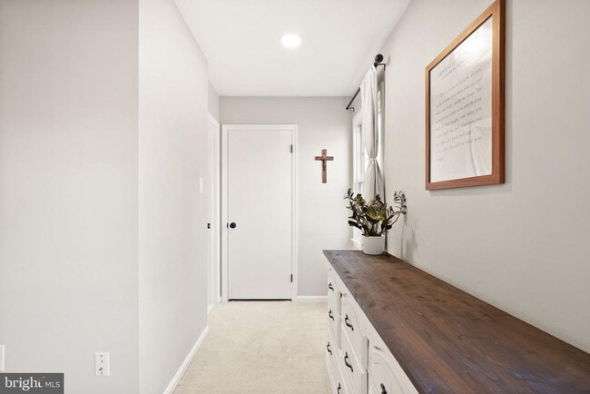 Building Photo - 7393 Colton Ln