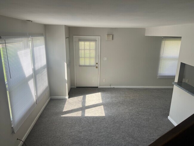 Building Photo - 824 W 59th Pl