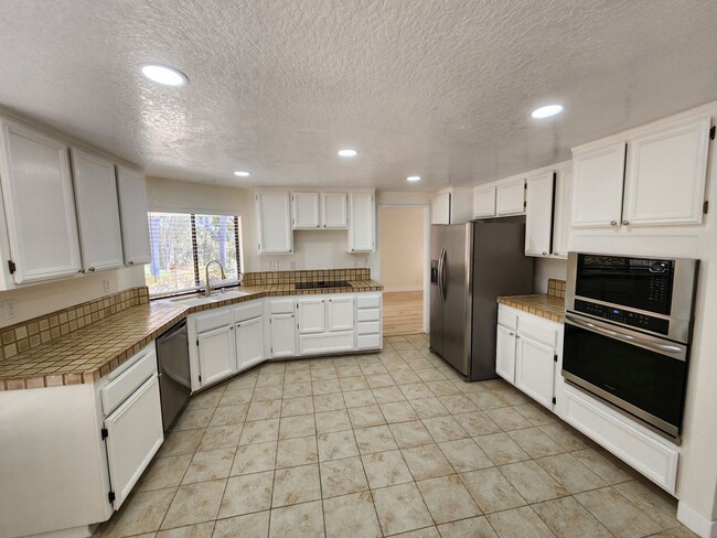 Building Photo - 10523 Sunset Ridge Dr
