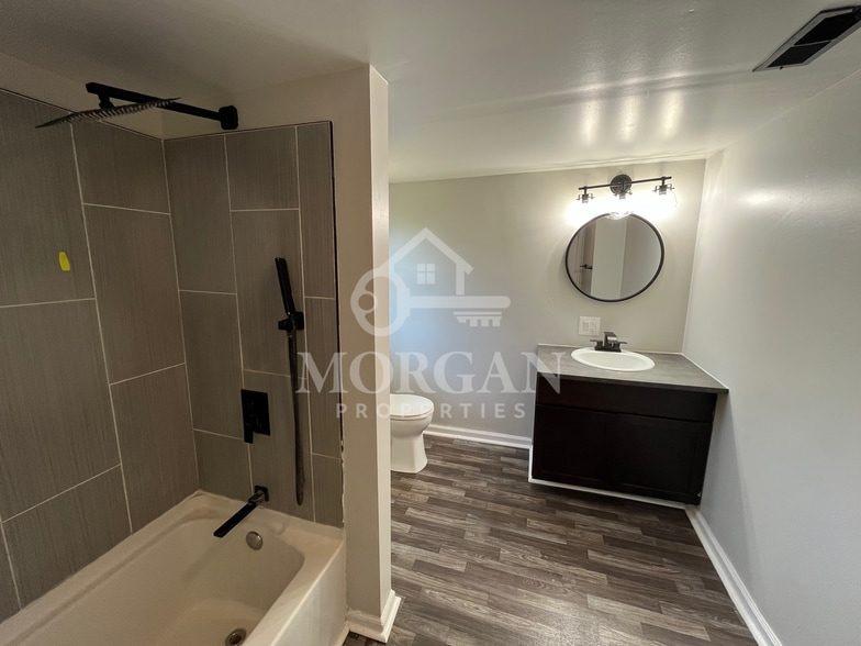 Building Photo - 910 S 13th St