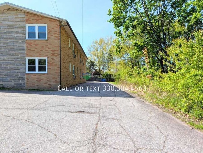 Building Photo - 614 Highland Dr