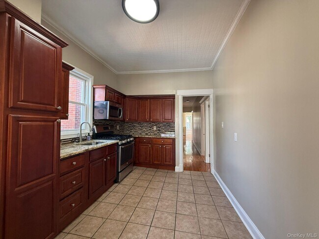 Building Photo - 2849 Harrington Ave