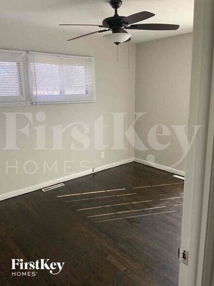 Building Photo - 9714 Bennington Ave