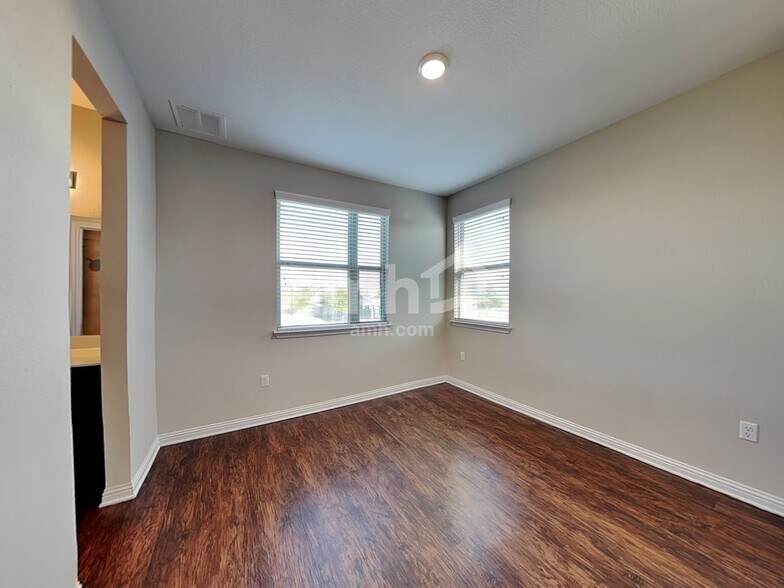 Building Photo - 5904 Gerard Dr