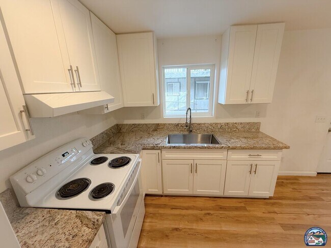 Building Photo - 912 Fourth St