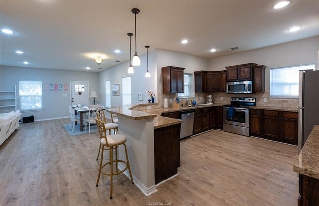 Building Photo - 1133 Oney Hervey Dr