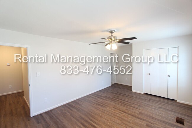 Building Photo - Newly Updated 3BR 2.5BA Townhome in Most C...