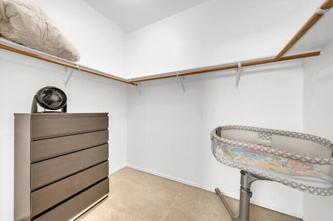 Building Photo - 9363 Willow Pond Cir