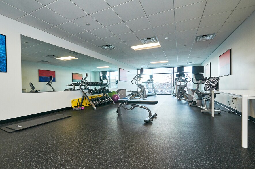 Building Photo - 250 Meridian St