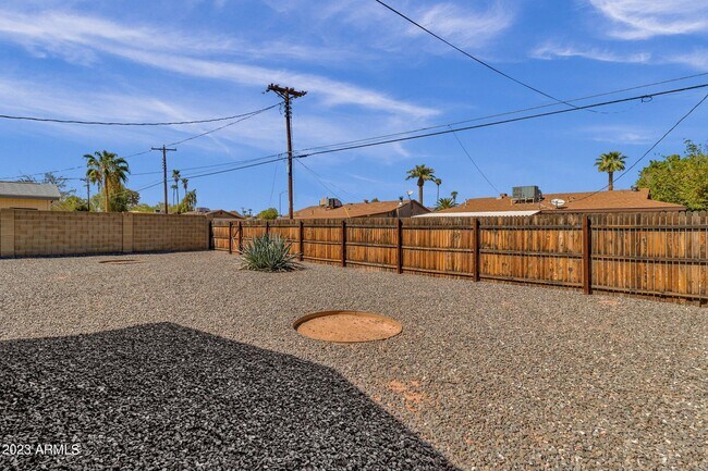 Building Photo - 7408 E Beatrice St