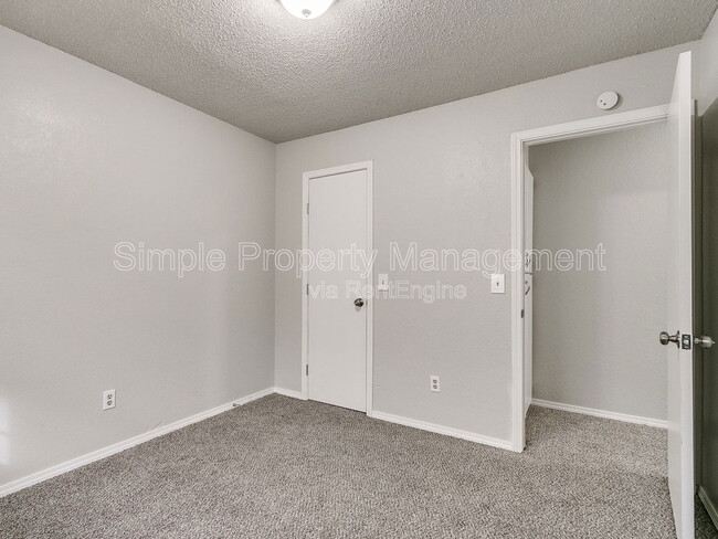 Building Photo - 8506 Candlewood Dr