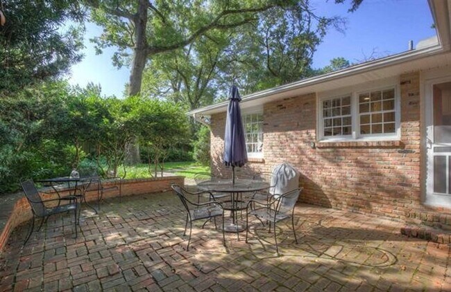 Building Photo - 453 Ivy Cir