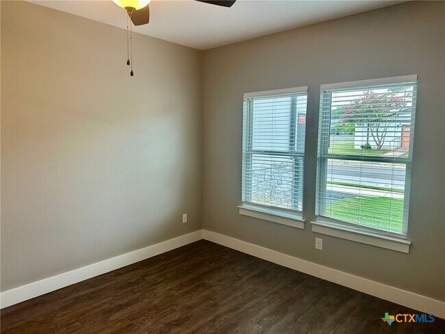 Building Photo - 311 Craddock Ave