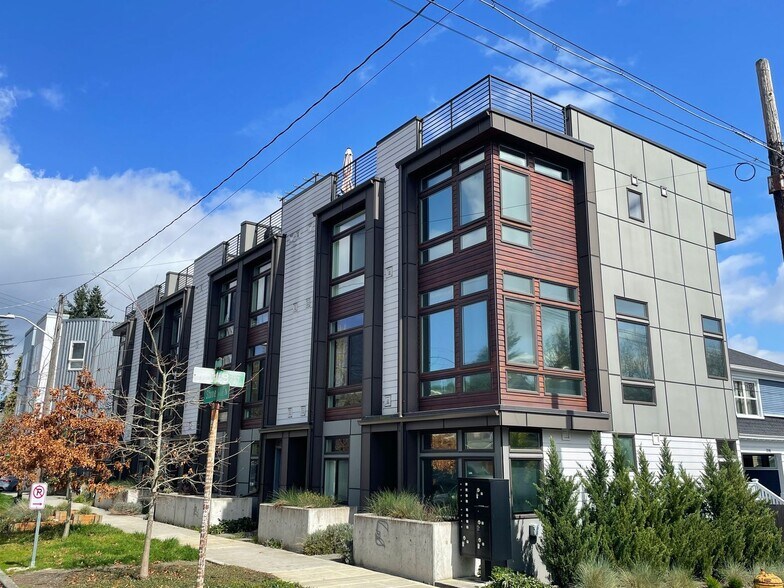 Building Photo - 4800 Stone Ave N