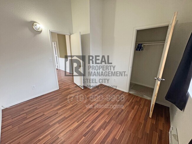 Building Photo - 1719 Oakshire Ln