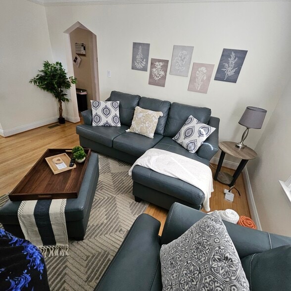 Cozy gathering space - 2212 Burger St