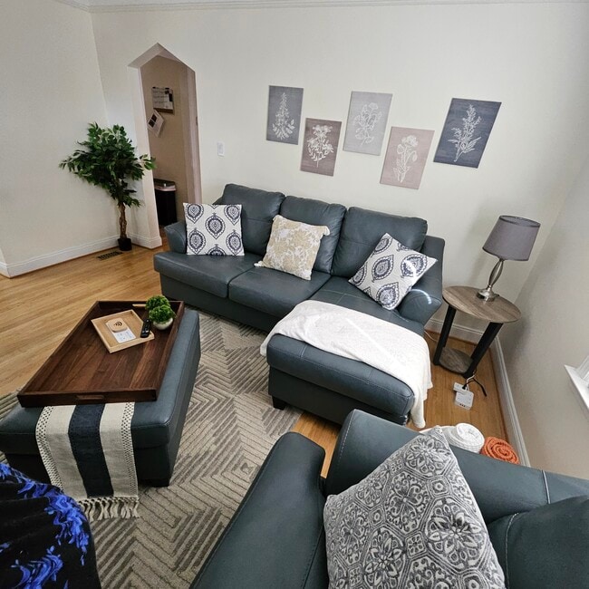 Building Photo - 2212 Burger St