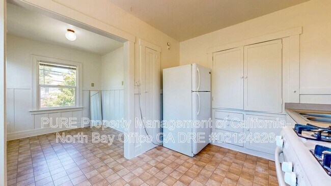 Building Photo - 537 Humboldt St
