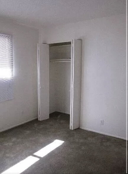 Building Photo - 1703 S Hardy Dr