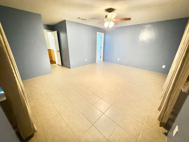 Building Photo - 284 CR 202 E