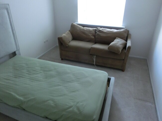 Nice Smaller Bedroom - 430 Riviera Dr