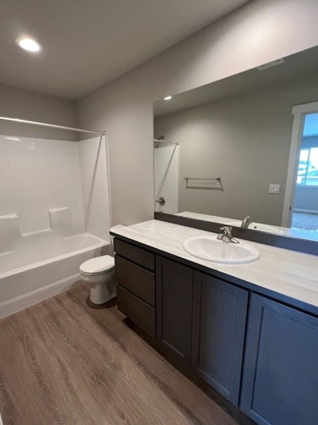 Building Photo - Luxury 3 bedroom, 2 bath home with double garage!