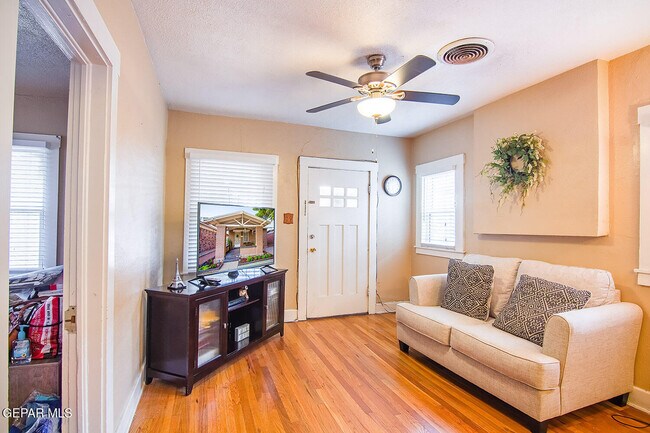 Building Photo - 3611 Yandell Dr