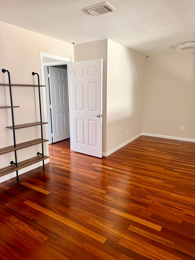 Building Photo - 5529 Cornish St