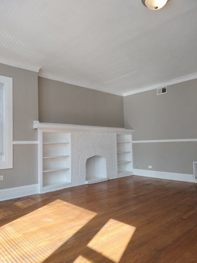 Building Photo - 7729 S Essex Ave