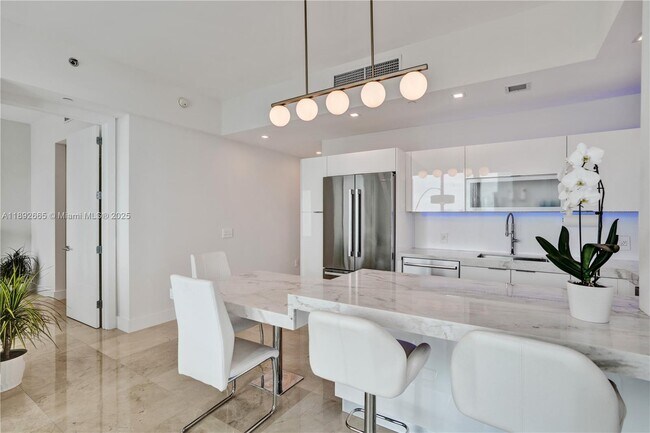 Building Photo - 950 Brickell Bay Dr