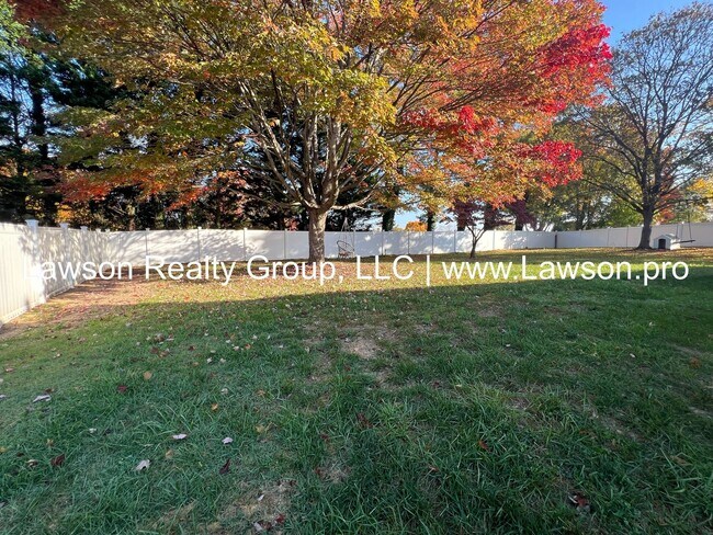 Building Photo - Very Nice & Spacious Home in Hidden Valley Neighborhood - Pet Friendly!