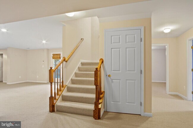 Building Photo - Spacious 4-Bedroom Home with Lake Views & Finished Basement